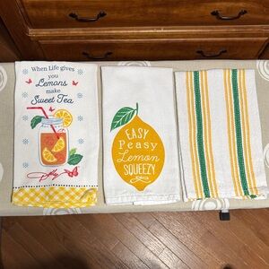 Lemon-Themed Kitchen Towel and 4 placemat Set